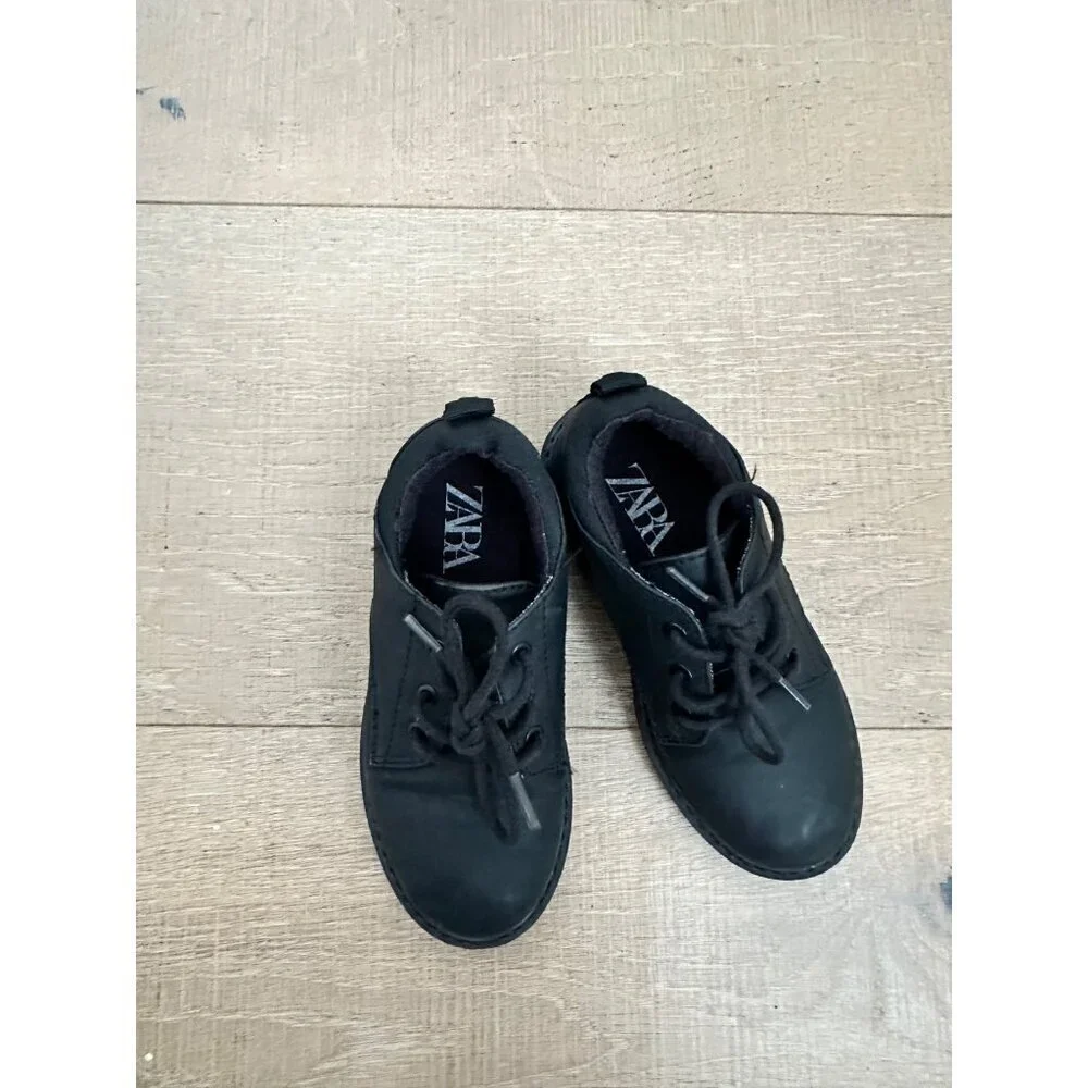 Zara Kids Black Lace-Up Leather Shoes Size 27 With Rugged Soles & Pull Tabs